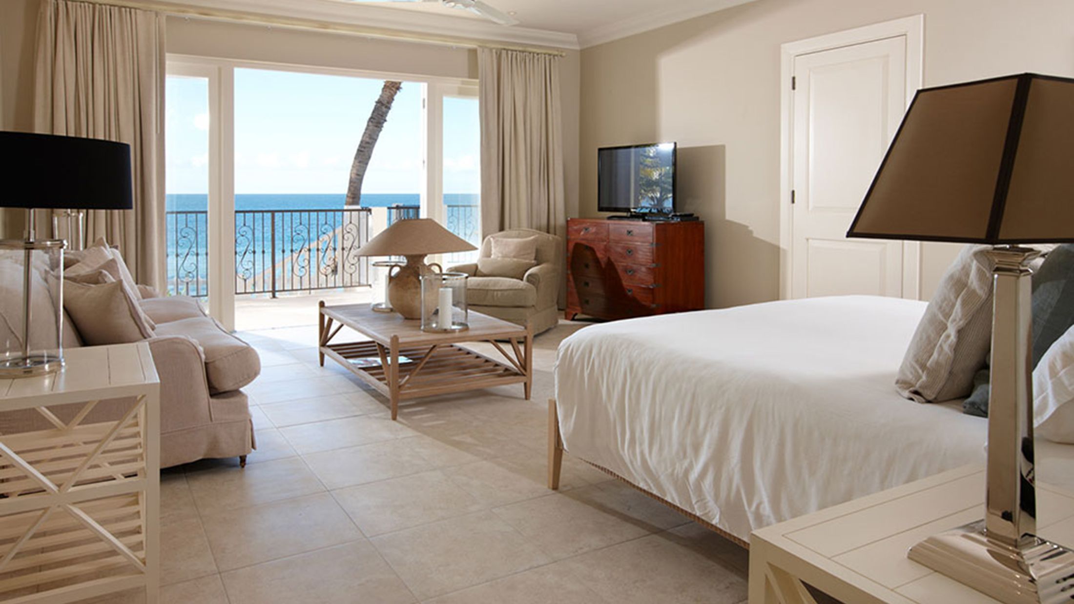 107251-Beachfront-Junior-Suite-001-Hybris