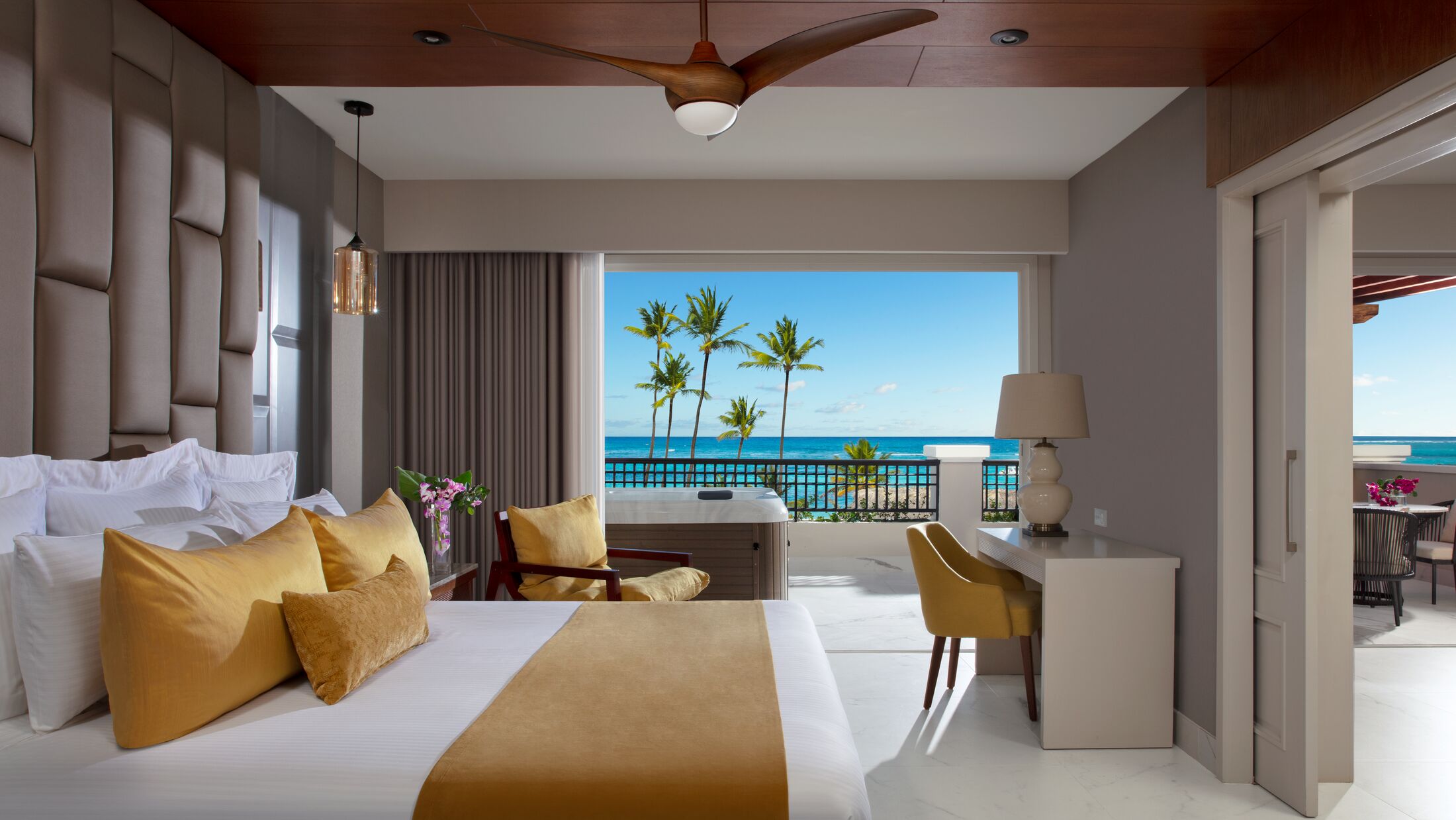 Secrets-Royal-2022-Preferred-Club-Master-Suite-001-118629-Hybris