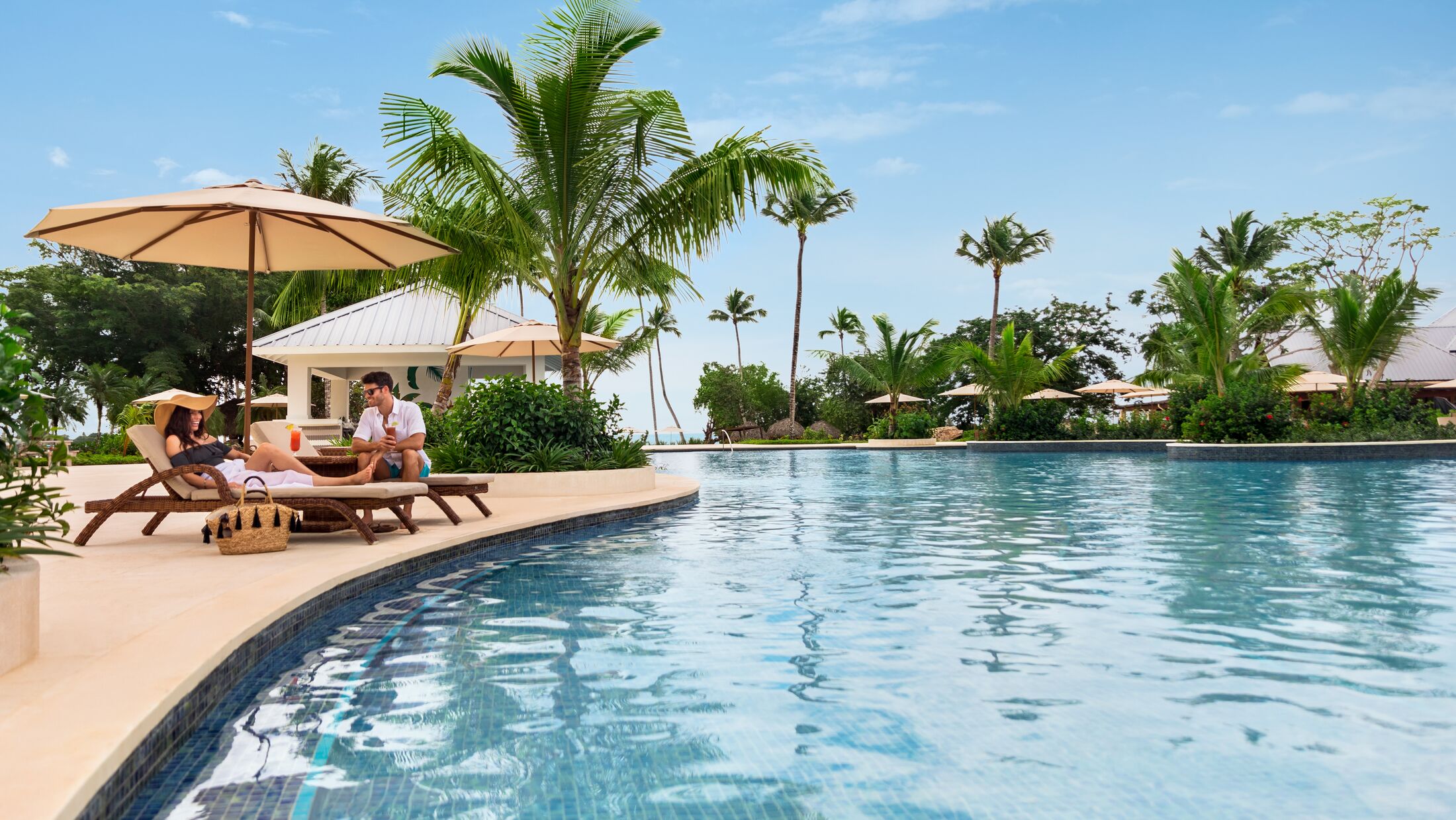 Hilton-La-Romana-Family-2023-Main-Pool-003-121911-Hybris