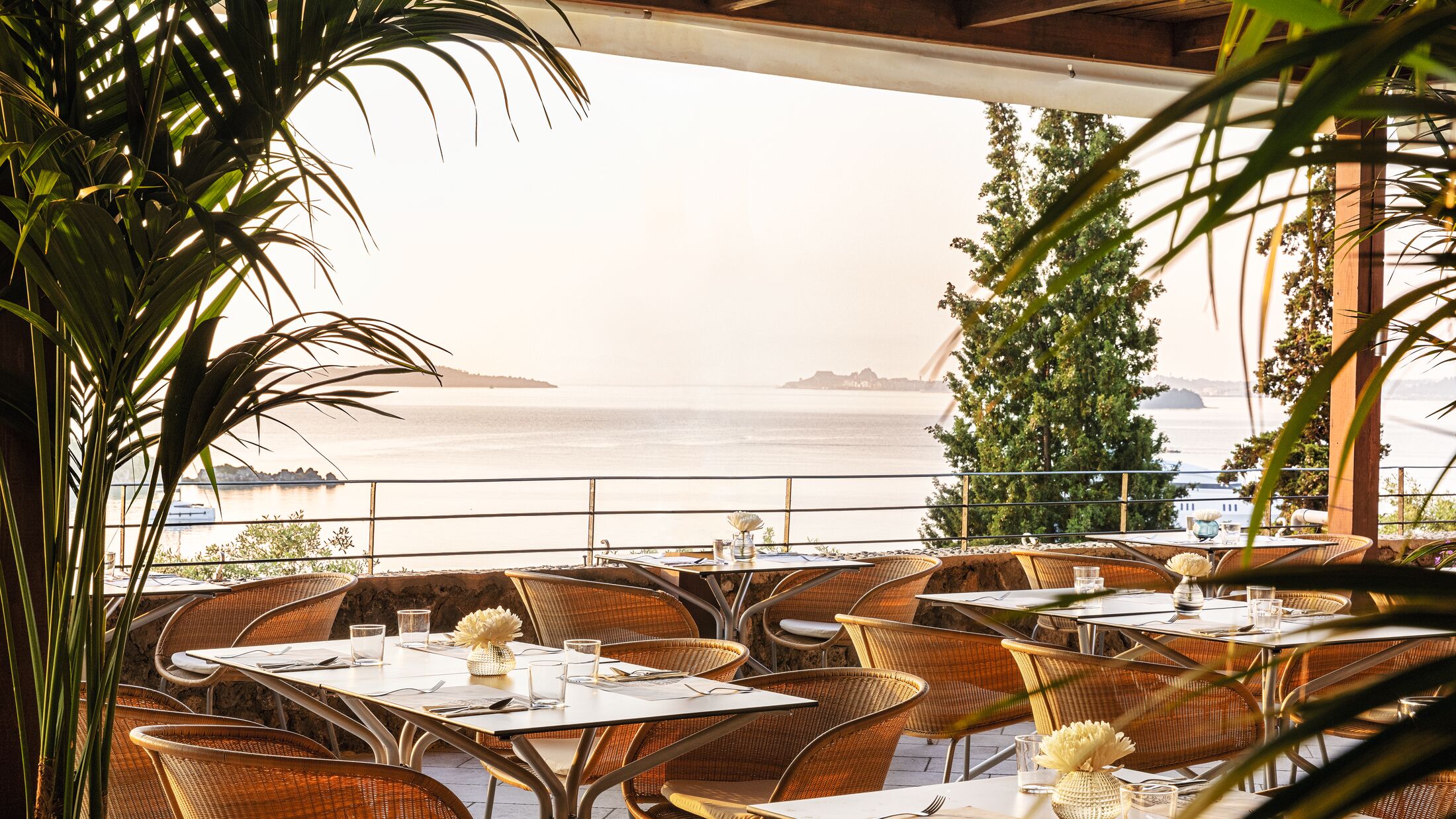 Grecotel-Eva-Palace-2024-Mediterraneo-Restaurant-002-121901-Hybris