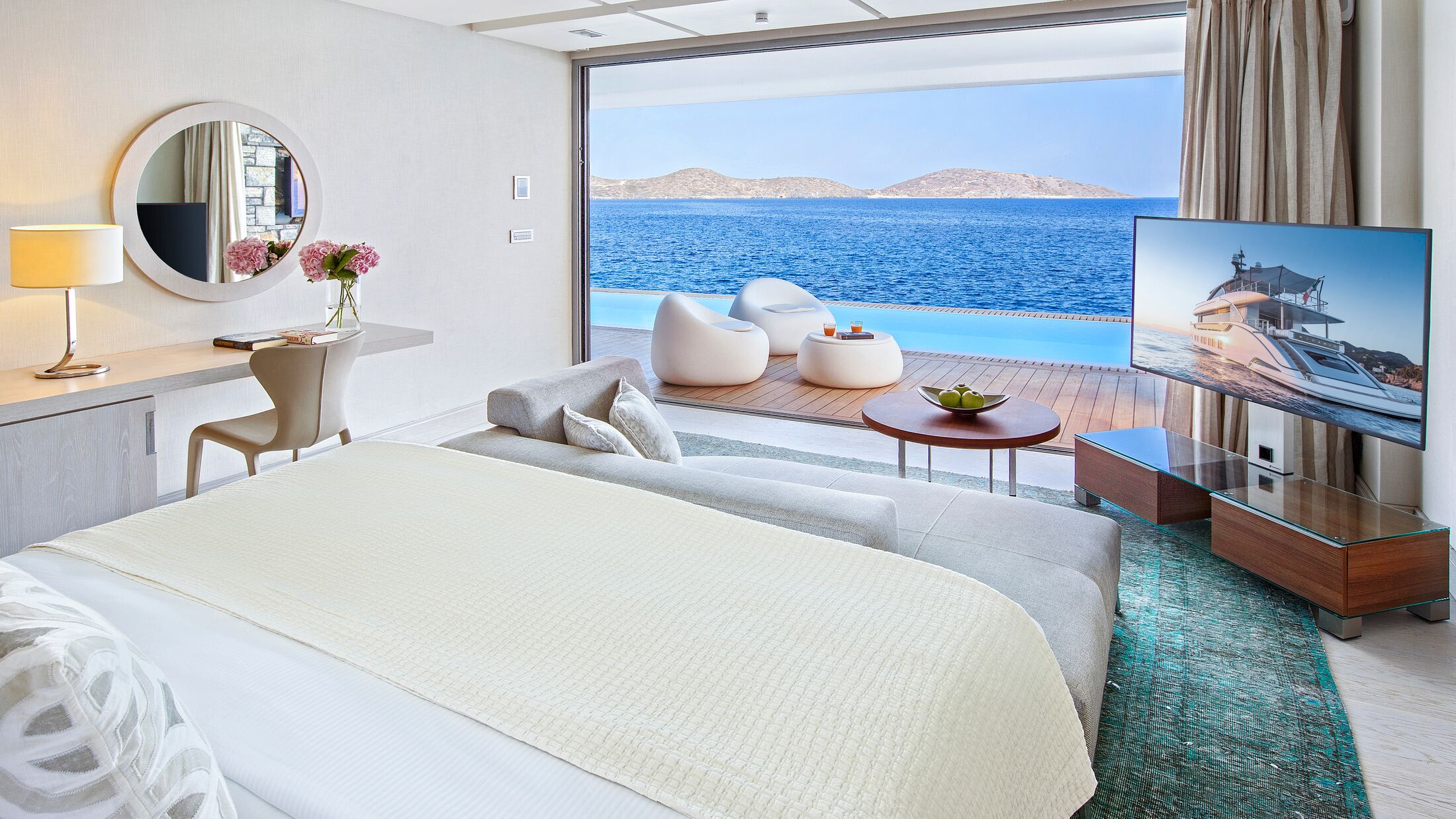 Elounda-Beach-2022-Premium-Waterfront-Junior-Suite-Private-Pool-001-101306-Hybris