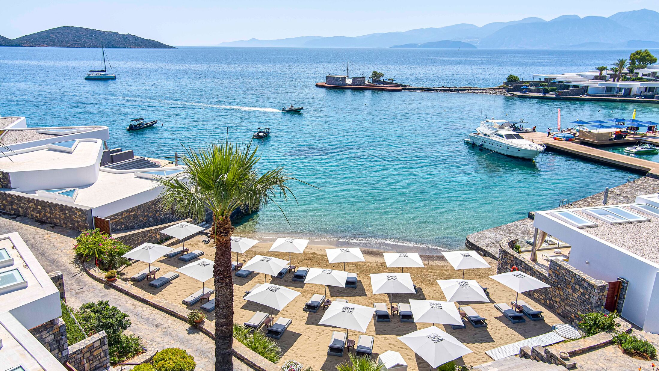 Elounda-Beach-2025-Beach-View-001-101306-Hybris